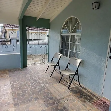 Hillside Sunrise, 2 Bed 2 Bath In Gated Community, Close To Beach, Food, Clubs & Shopping Free Parking, Free Wi-Fi