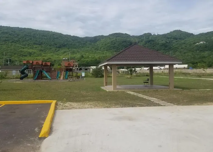 Сasa de vacaciones Hillside Sunrise, 2 Bed 2 Bath In Gated Community, Close To Beach, Food, Clubs & Shopping Free Parking, Free Wi-fi