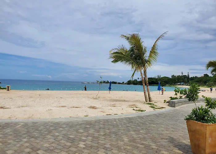 Hillside Sunrise, 2 Bed 2 Bath In Gated Community, Close To Beach, Food, Clubs & Shopping Free Parking, Free Wi-fi
