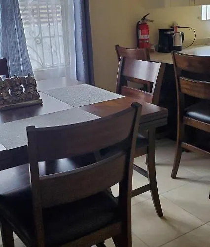 Сasa de vacaciones Hillside Sunrise, 2 Bed 2 Bath In Gated Community, Close To Beach, Food, Clubs & Shopping Free Parking, Free Wi-fi