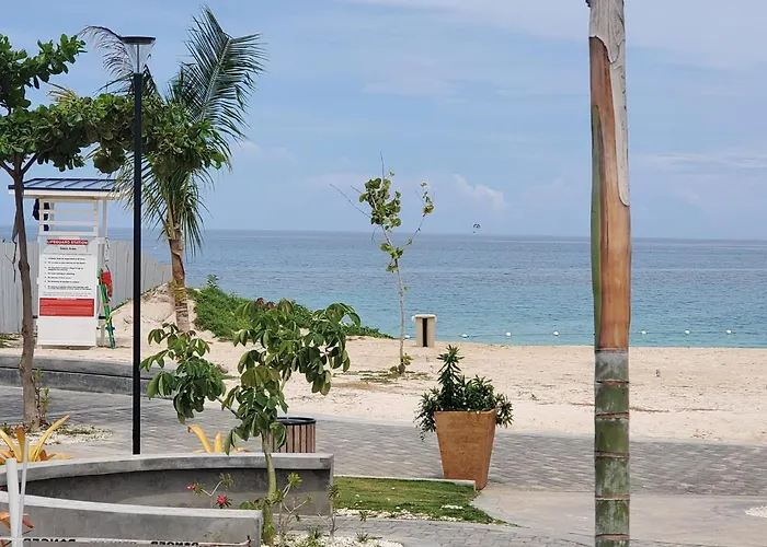 Hillside Sunrise, 2 Bed 2 Bath In Gated Community, Close To Beach, Food, Clubs & Shopping Free Parking, Free Wi-fi Сasa de vacaciones